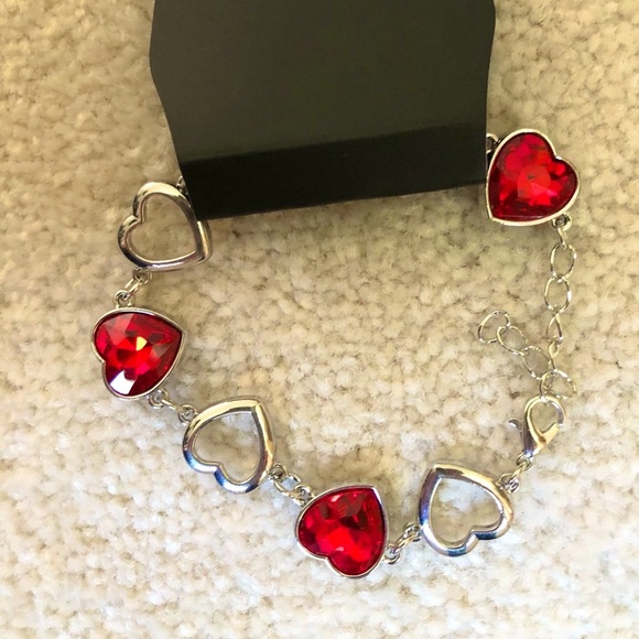 ❤️NEW Ruby Hearts Sparkling Silver Adjustable Bracelet - Picture 4 of 5